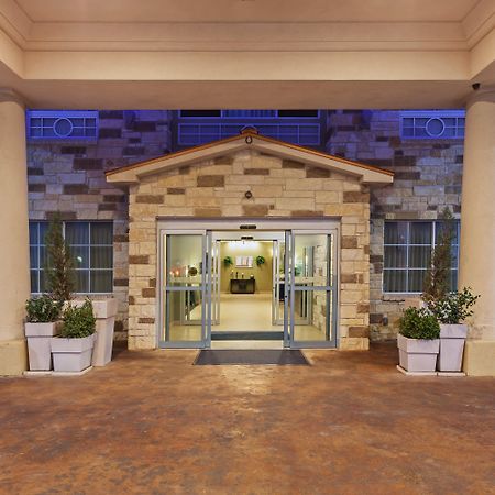 Holiday Inn Express & Suites Brady By Ihg Exterior foto
