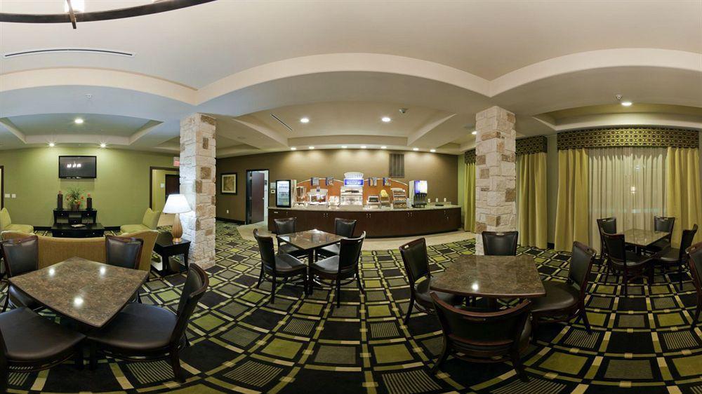 Holiday Inn Express & Suites Brady By Ihg Exterior foto