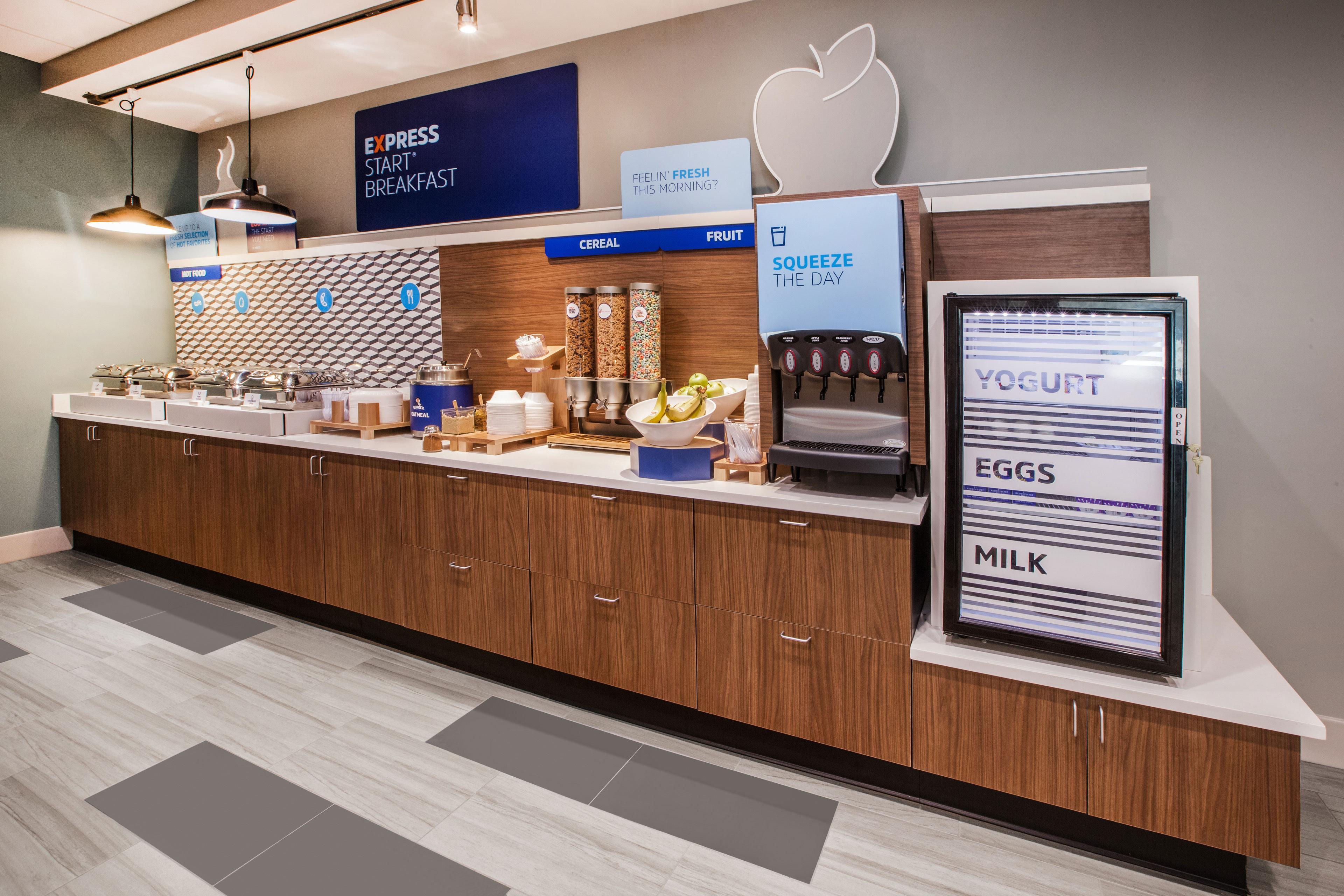 Holiday Inn Express & Suites Brady By Ihg Exterior foto