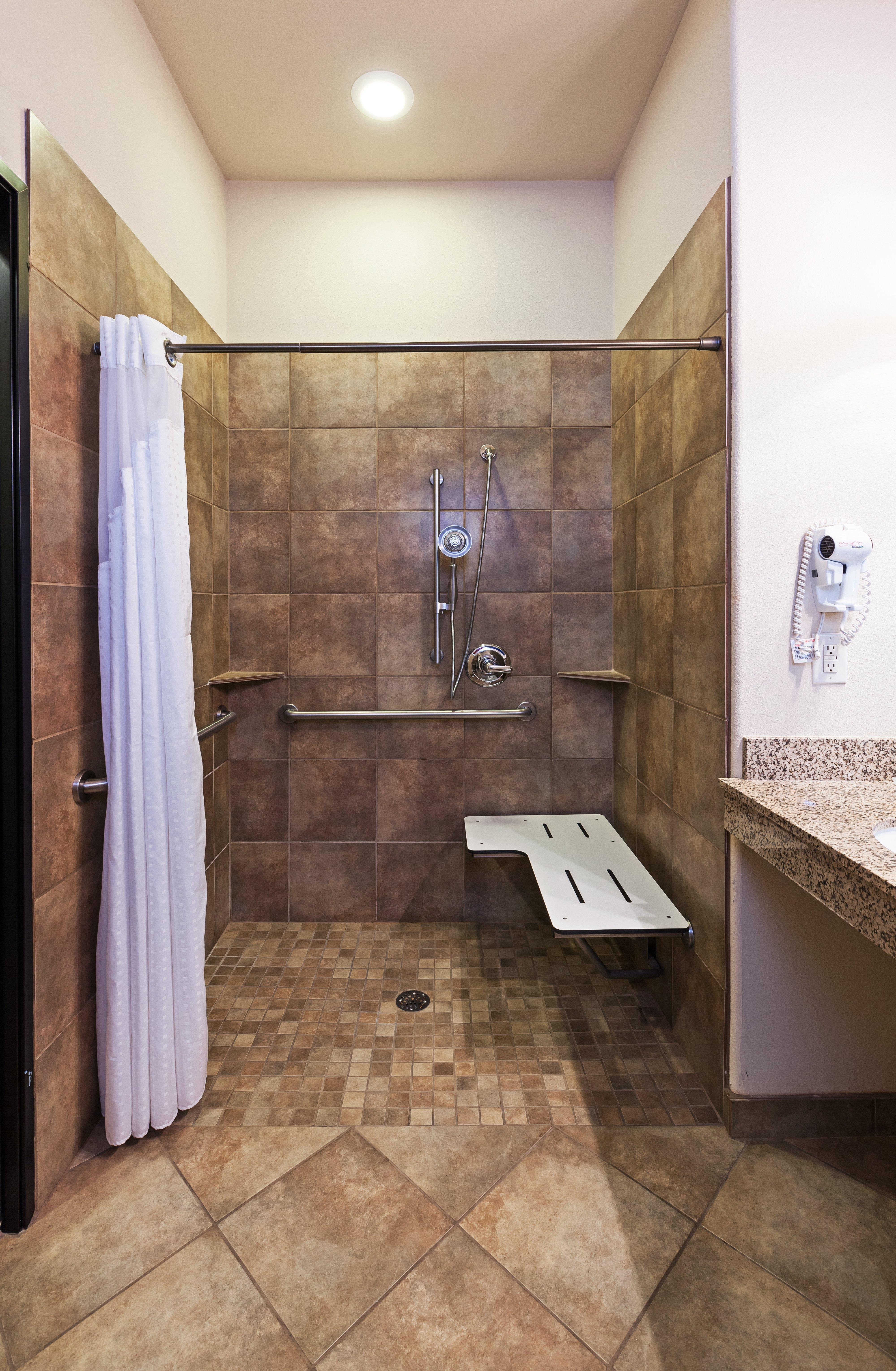 Holiday Inn Express & Suites Brady By Ihg Exterior foto