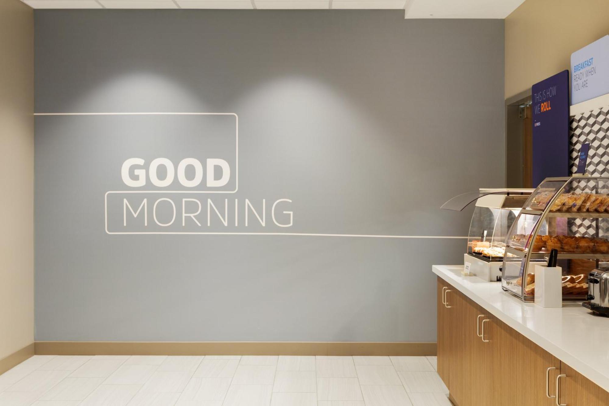 Holiday Inn Express & Suites Brady By Ihg Exterior foto