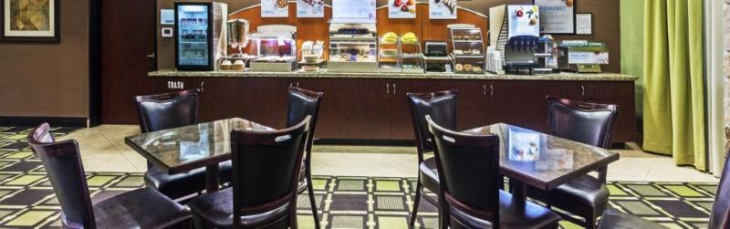 Holiday Inn Express & Suites Brady By Ihg Exterior foto