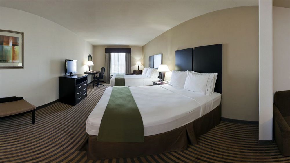 Holiday Inn Express & Suites Brady By Ihg Exterior foto